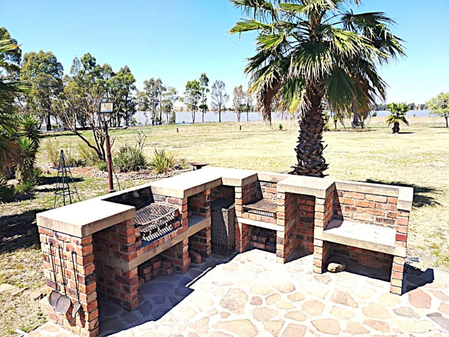 6 Bedroom Property for Sale in Vaal Dam Free State